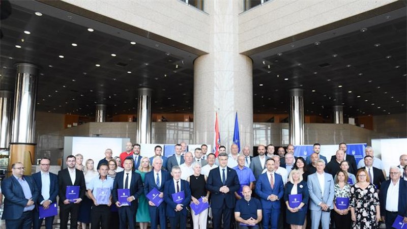 Uručeni ugovori projekta "Zaželi" vrijedni više od 60 milijuna kuna